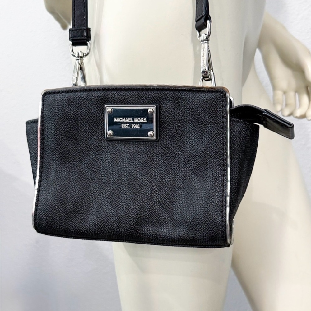 Michael Kors Selma Small Black Saffiano Leather Crossbody - Picture 1 of 13